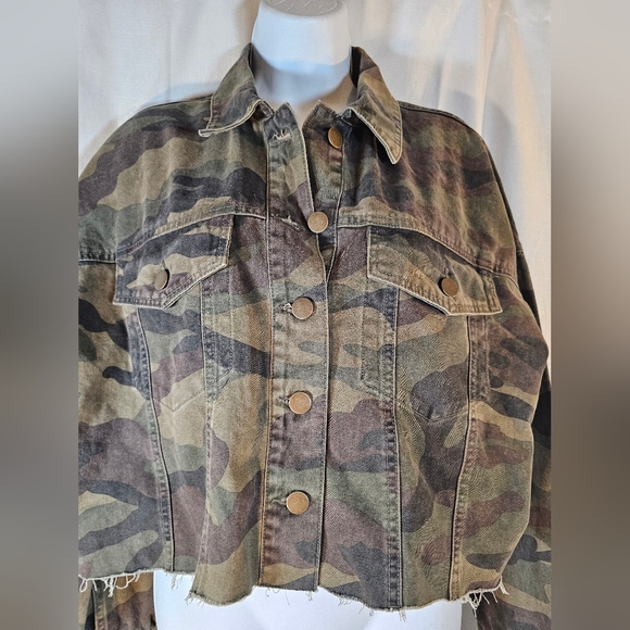 Forever 21+ Sz OX Camo Crop Jacket - Picture 6 of 8